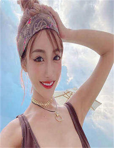 《迈开腿让我看一下小草莓-美女视频在线观看》