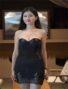 《我和邻居漂亮少妇-本人叫小杰》
