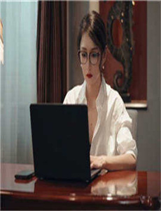 《黄瓜断在里面了-有味道的女人》