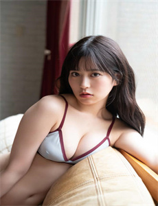 《黄 色一 片 级 日本-老卫抱着淑蓉进房间第八集》
